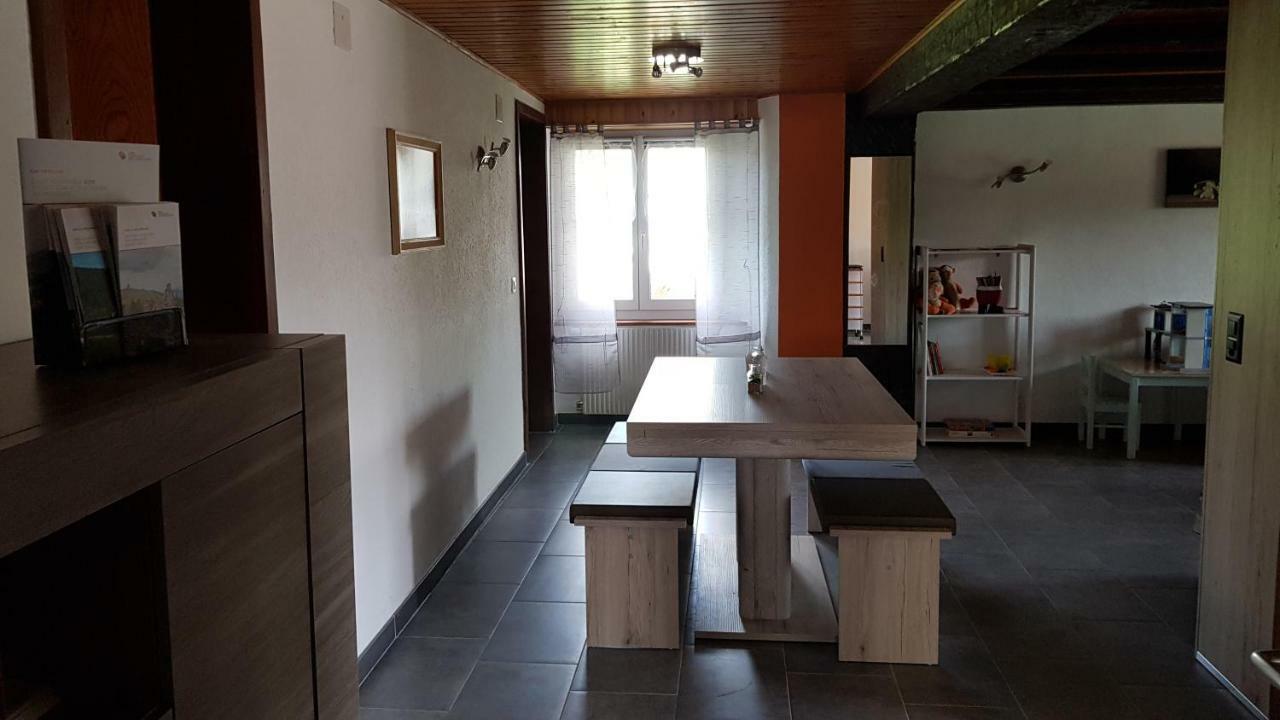 "Sous Les Barres" Apartment Montfaucon Екстериор снимка